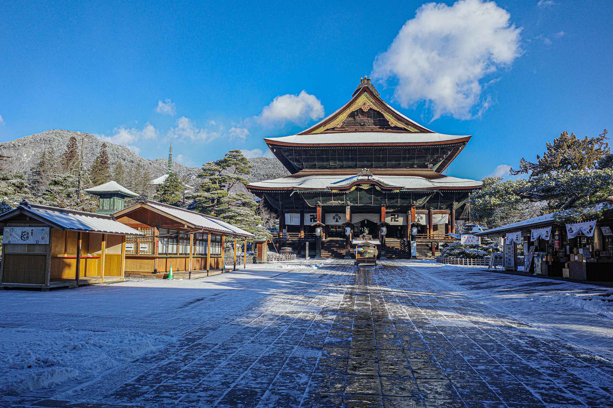 Zenkouji temple near Nagano Station